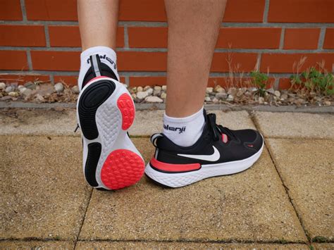 nike schuhe damen breite füße|Die besten Nike Schuhe für breite Füße: Entdecke die perfekten .